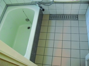 お風呂の浴槽交換とタイル補修リフォームの事例画像と期間